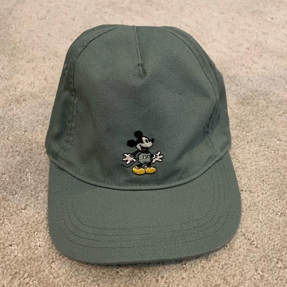 Toddler H&M Mickey Mouse hat - Picture 2 of 4